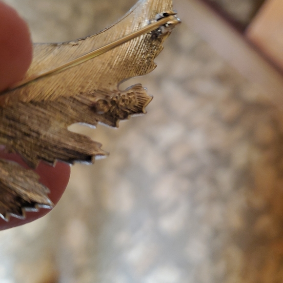 VINTAGE STUNNING SILVER TONE LEAF PIN BROOCH ~SIGNED: CORO - Picture 5 of 5